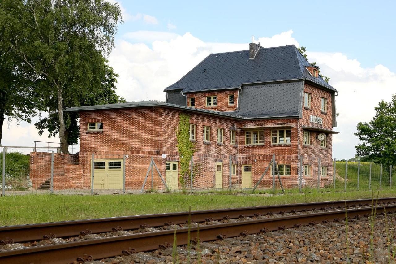 Bahnhof Hohen Mistorf Apartment ภายนอก รูปภาพ